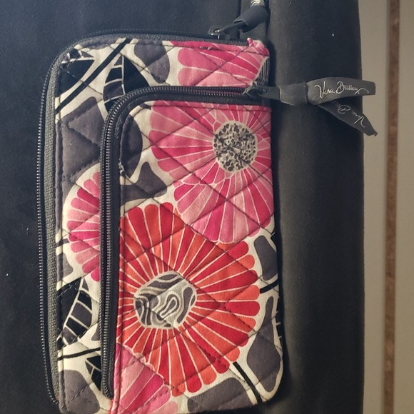 Vera Bradley | Grey and Pink Floral Pattern. Wristlet great condition. Pre-owned - Picture 1 of 3